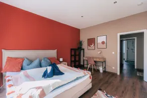 *Midtown* Spacious & radiant boho style central - Image 3