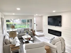 REMODELED 3 BEDROOM 2.5 BA. HOME ACROSS FROM PRIVATE BEACH OR WALK TO DOG BEACH! - Image 2