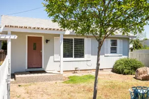 Misha’s Hunn Cottage - Image 5