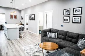 African Loft: Bright Spacious 2 Bedroom Escape - Image 3