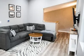 African Loft: Bright Spacious 2 Bedroom Escape - Image 2