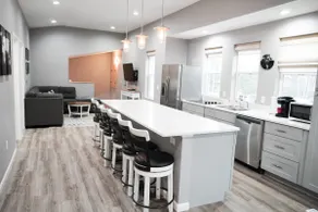 African Loft: Bright Spacious 2 Bedroom Escape - Image 4