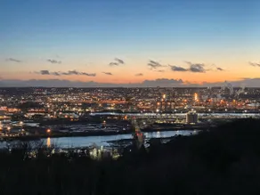 Atemberaubendes zentral gelegenes Haus mit Panoramablick in ruhiger Sackgasse - Image 2
