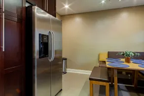 Pentagon City Homestay Parking available - Image 5