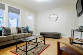 Pentagon City Homestay Parking available - Image 4