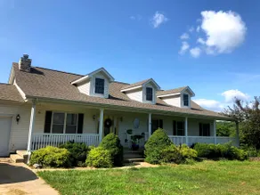 Spacious Five Bedroom Country Home Near Hermann MO - Image 2