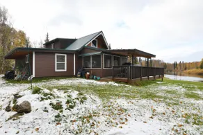 Alaskan cozy cabin located on the Chena River. - Image 2