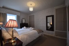 Superb Character Home~5* Centre Located~Lakes Stay - Image 3