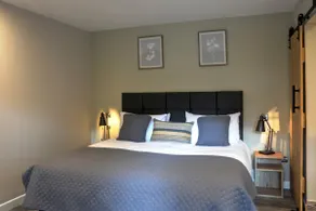 Luxury suite (Delilah) Beverley; patio and parking - Image 2