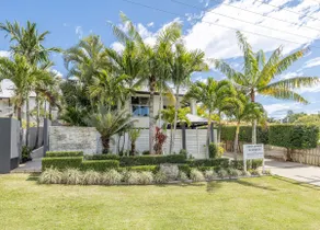 Seasalt Airlie Best location 1bed apt Private SPA Unit 4 - located within "Airlie Central Apartments" - Image 5
