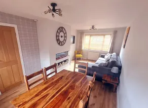 York Street Retreat, modern cosy 2 bed with garden - Image 2