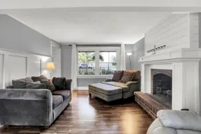 Private/spacious home w/backyard near Grand Park - Image 4