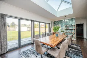 Stylish Luxury House 5 bedrooms all mod cons - Image 3