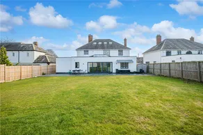 Stylish Luxury House 5 bedrooms all mod cons - Image 2