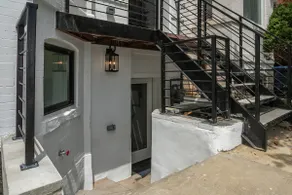 Spacious, Clean 2BR Free Parking, Near Attractions - Image 2