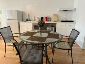 Spacious, Clean 2BR Free Parking, Near Attractions - Image 5