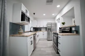 Chic, Cozy, Comfortable home in a prime location! - Image 4
