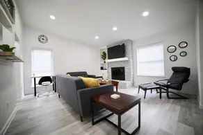 Chic, Cozy, Comfortable home in a prime location! - Image 3