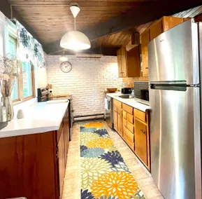 Cozy & Bright Chalet near Mt Snow ◌ over the moon - Image 4