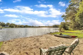 Hidn LakeFront-New Build-Private Beach-Fast Wi-Fi - Image 5