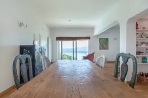 Lakefront villa with swimming pool - Image 4