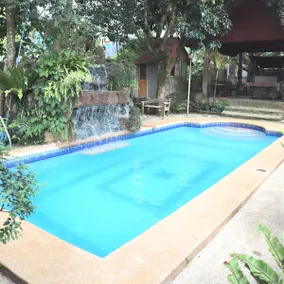(Dec 2023 Renovated) 4 Bedroom House with Pool - Image 5