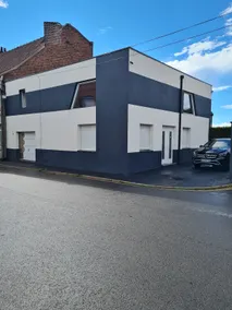 Single-story loft with free parking - Image 3