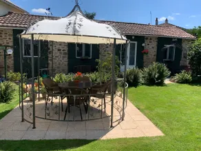 Perfectly located cottage with pool - Image 2