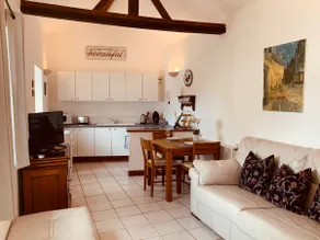 Perfectly located cottage with pool - Image 5
