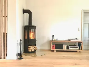 A bathtub next to the fireplace, close to a lake - Image 3