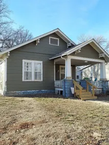 Renovated Bungalow with Cozy Gas Fireplace - Image 2