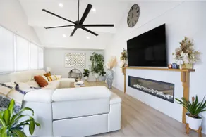 Entire Residential Home - Lake Illawarra And Beachside Home Sleeps 12 - Image 3