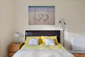 Cosy 2-BDR Apartment & 15 minutes to Edinburgh by train & Free Parking - Image 5