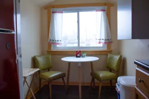 Eddy Street Upstairs Apartment - Image 5
