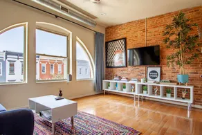 Charming Artist's Haven Near MICA & Johns Hopkins - Image 2
