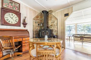 Relax and Play in Dreamy Lake Ellen Getaway - Image 4
