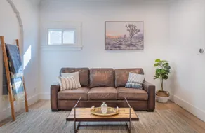Plush 2-bed apt in Riverside Heights! - Image 3