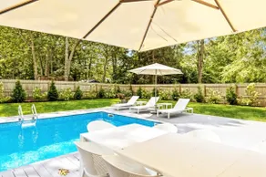 Southampton Estate w Heated Pool - Image 5