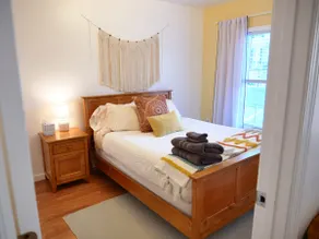 Cozy 2 BR Apt in Walking Distance to Restaurants - Image 5