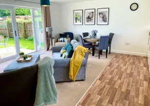 Stylish Boutique Bungalow - Image 4