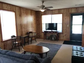Rustic 2 bedroom 1.5 bath apartment sleeps up to 6 - Image 5