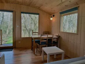 Cottage-chalet in a castle park - Image 5