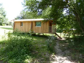 Cottage-chalet in a castle park - Image 2