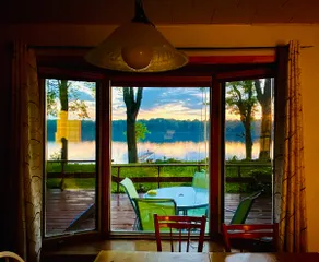 Waterfront Beach Paradise - 3 Bed, 2 Washroom Cottage with Outdoor Bar - Image 2