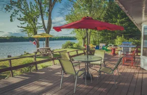 Waterfront Beach Paradise - 3 Bed, 2 Washroom Cottage with Outdoor Bar - Image 3