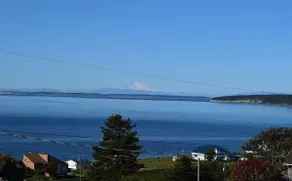 Enjoy expansive views with public beach access - Image 4