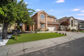 Spacious 5BR Home|Private Yard|Convenient Location - Image 2