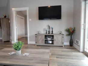 Downtown Charmer - Spacious 1 Bed 1 Bath  - Adventure Basecamp  - Image 4