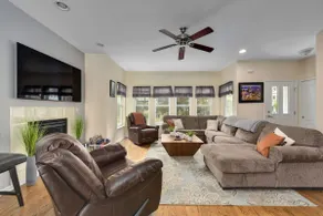 Ohio City Getaway W/ Hot Tub, Pool Table and more! - Image 3