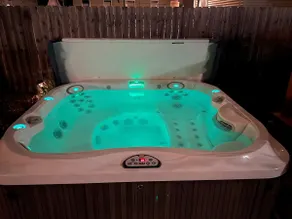 Ohio City Getaway W/ Hot Tub, Pool Table and more! - Image 4